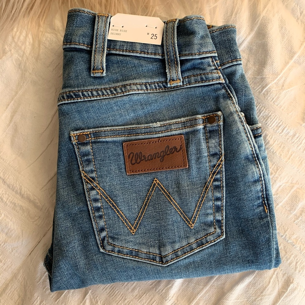 NWT Wrangler skinny jeans